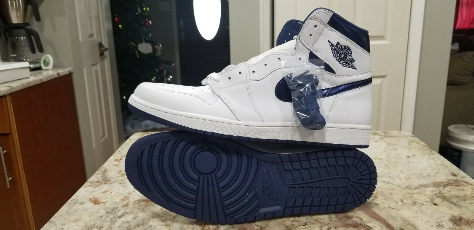 aj 1 metallic navy